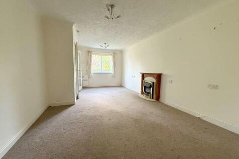 RETIREMENT APARTMENT.  Potters Court, Darkes Lane, Potters Bar photo 4