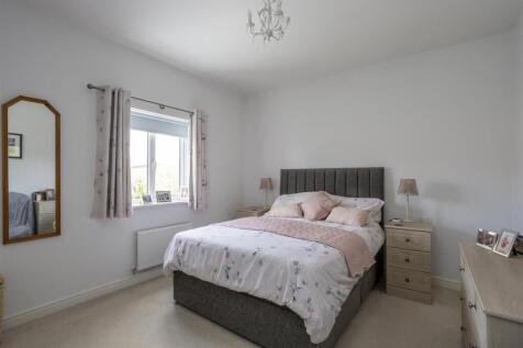 7_Driffield Avenue_2.jpg