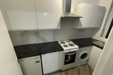 Studio to rent Hill Road, Mitcham CR4