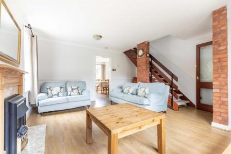 Ennismore Court, Benton NE12 photo 3