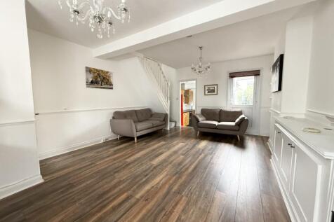 Merton Road, London, EN2 photo 4