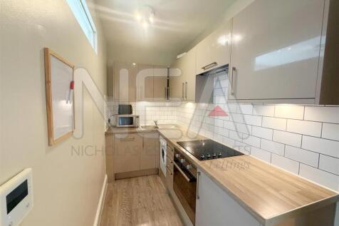 Kitchen E.jpg