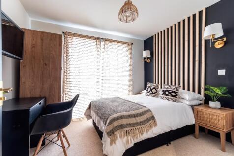 Room 2 - Ensuite