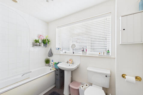 CAM01354G0-PR0570-STILL008