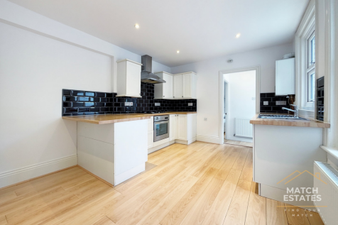 Radnor Park Crescent, Folkestone, Kent photo 4