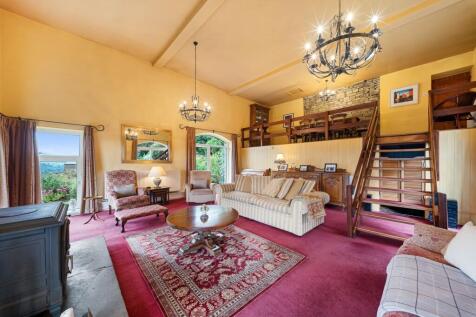 Formal Lounge