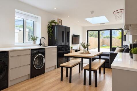Call 02920 668585 to secure your viewing _9