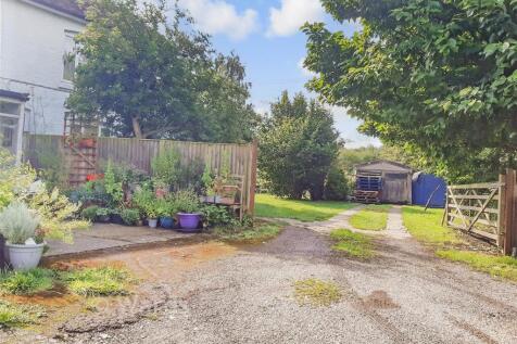 Access To Side Garden