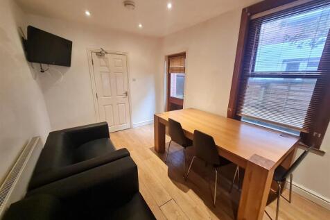 5-bed terraced on Cromwell Road, Southampton, £2,400/mo