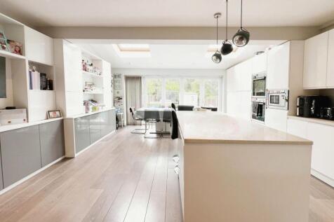 RECEPTION ROOM 2/ KITCHEN/ DINER