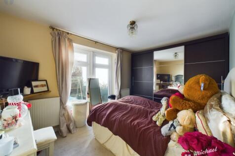 CAM03218G0-PR0473-STILL008