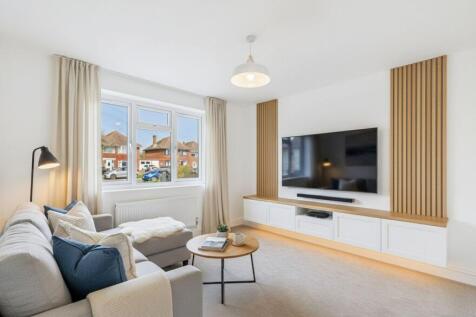 Living Room / Additional Bedroom
