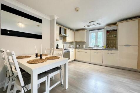 Tenby Grove, Kingsmead photo 4