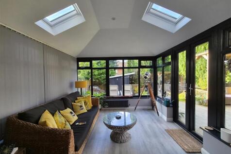 Rayners Close, Stalybridge photo 4