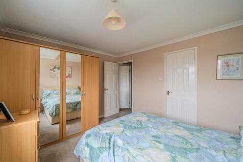 24 Larch Close-2.jpg