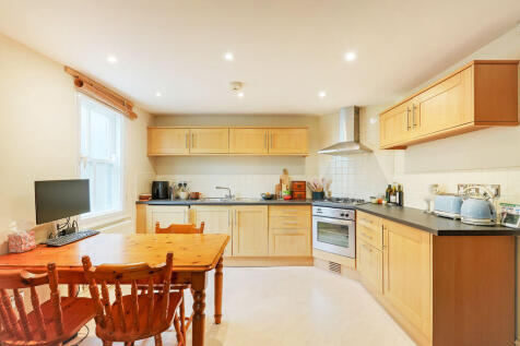 Kitchen dining room