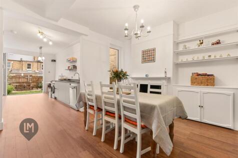 Dining/kitchen