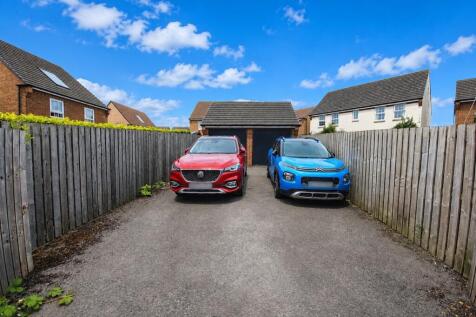 DOUBLE GARAGE &amp; DRIVE