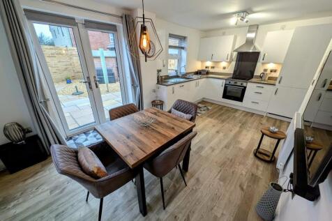 15 Crossman Way kitchen 4.jpg