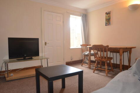 Alexandra Road, Englefield Green photo 4