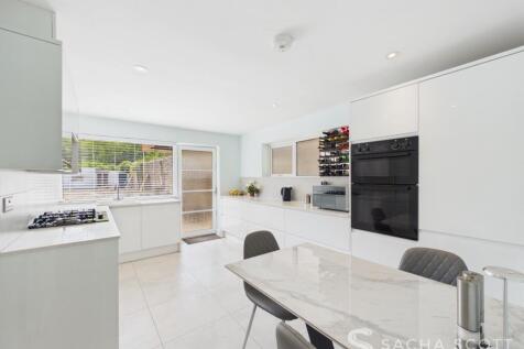 Kitchen / Breakfast Room