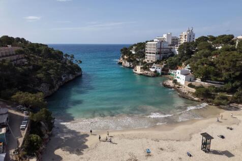 Cala Santanyí beach is just a few meters away