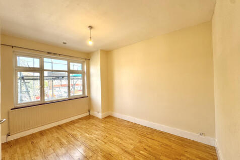 Hounslow Road,  Feltham, TW14 photo 3