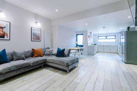 66 Woodcroft Road Kitchen 2