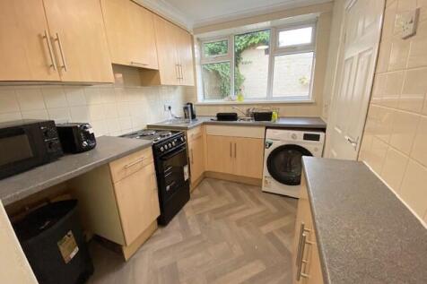 6 Watlands View, Newcastle-under-Lyme, ST5 photo 5