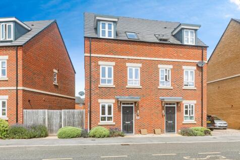 Newbury, RG14 - property photo