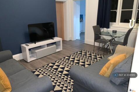 Lounge With 2 Sofas