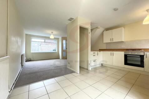 Rosamund Avenue, Braunstone, Leicester photo 3