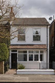 Carnarvon Road, E18