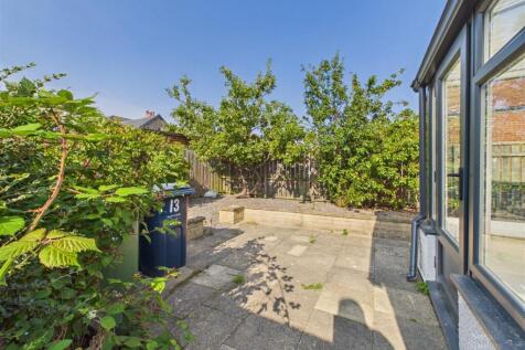 CAM01858G0-PR0300-STILL035.jpg