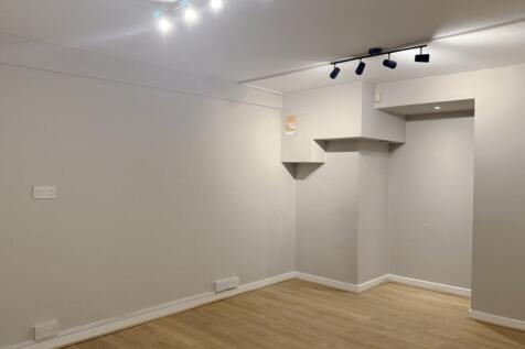 retailunittoletinhale_cheshire_0000s_0004_Layer1