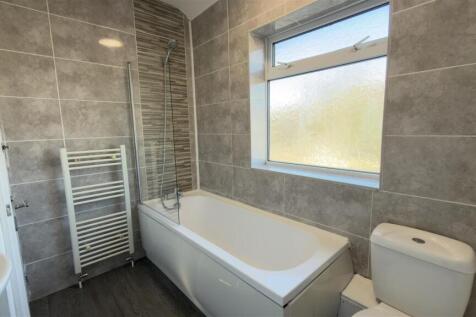 Bathroom 02.jpg