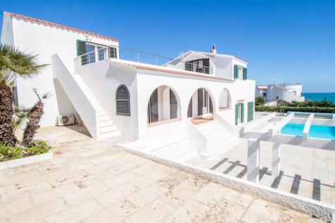 Villa with sea views in S'Algar