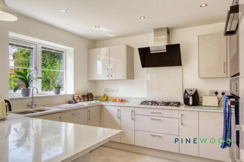 KITCHEN / BREAKFAST ROOM