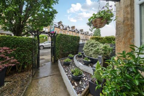 EweMove Harrogate Front Garden