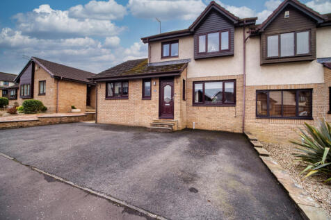 4 Bedroom Semi-detached Villa