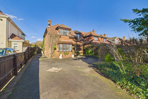 Four-Bedroom Detached House For Sale