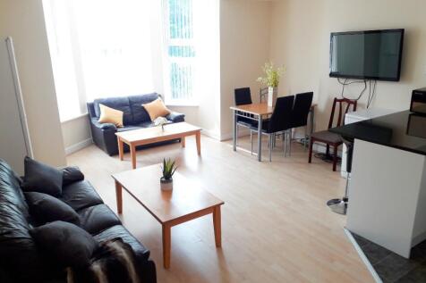 5-bed flat on £166 pppw Bills Incl, Flat 2, Dickenson Road, Manchester, M14, £719/mo