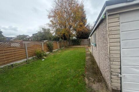 Carr Manor View, Leeds photo 4