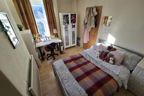 FFM Bedroom (2)