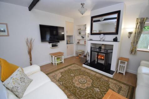 Main House - Living Room (1).JPG