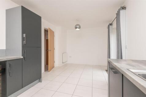 43 - 7 Waddle Road LS25 4EP.jpg