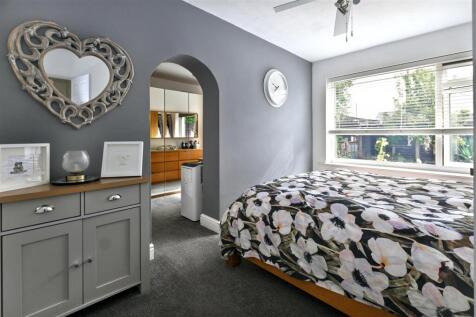 Ground Floor Main Bedroom