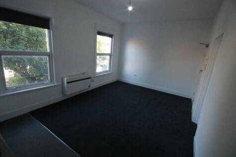 Newly refurbished one bedroom flat with Air Condi