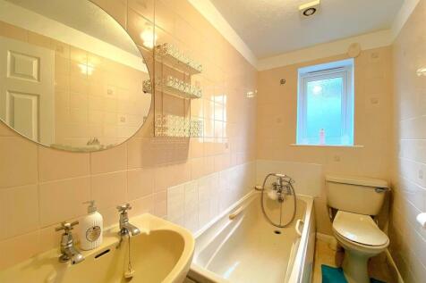 7 Pebsham Drive - Bathroom.jpg