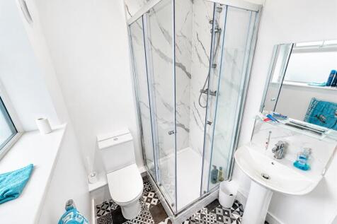 ENSUITE SHOWER ROOM.jpg